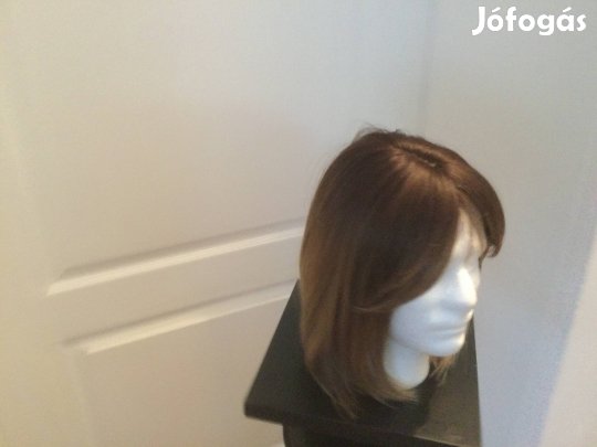 Vállig érő, kevert szálú , női sötét szőke paróka