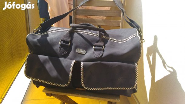 Válltáska -Oldaltáska közepes méretű 