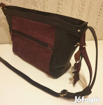 Válltáska, puha valódi bőr. Fekete és bordó, egyedi díszítéssel. Új