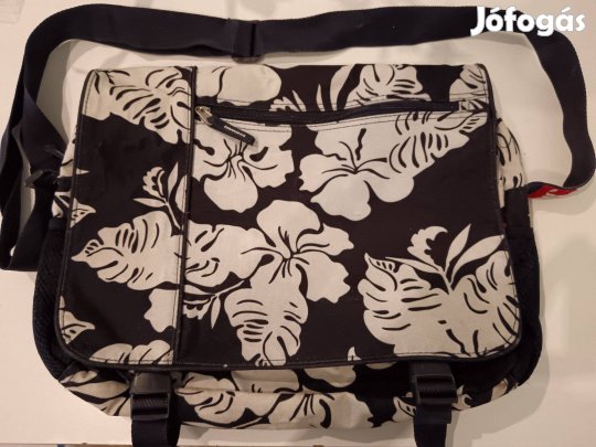 Válltáska sok zsebbel