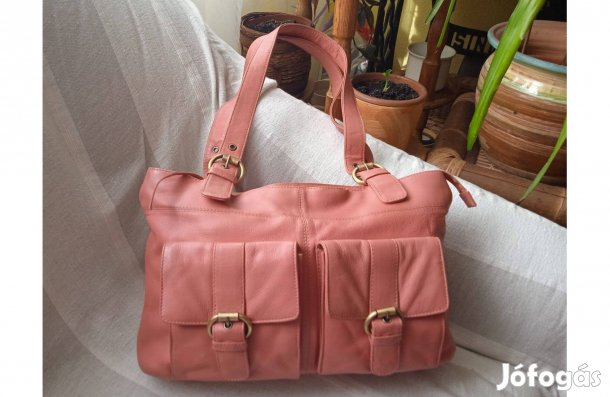 Valódi bőr, közepes méretű táska, válltáska