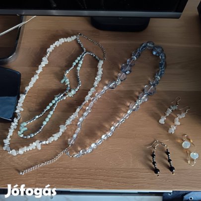 Valódi kristály: 2 féle Nyaklánc és 3 féle fülbevaló pár szett árban !