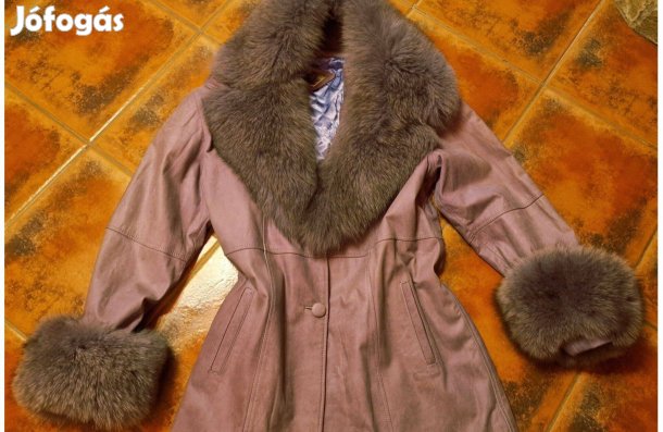 Valódi velúr kabát róka gallérral, mandzsettával, halvány lila színűű