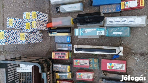 Váltólapkás forgácsoló szerszámok