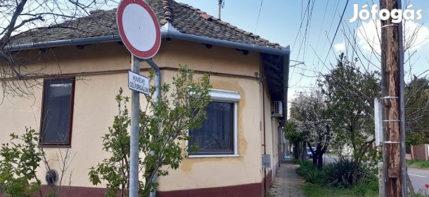 Vályog épitési kis ház