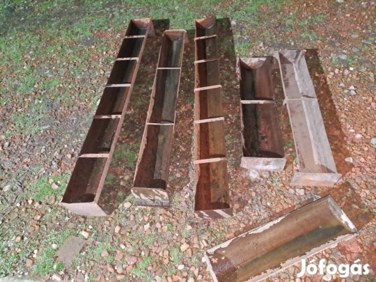Vályú eladó Fegyverneken 