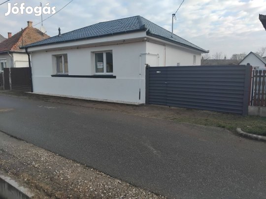 Vámospércs felújított családi ház eladó!