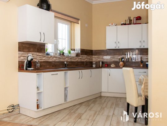 Vámospércs jó részén 5 szoba nappalis családi ház eladó!