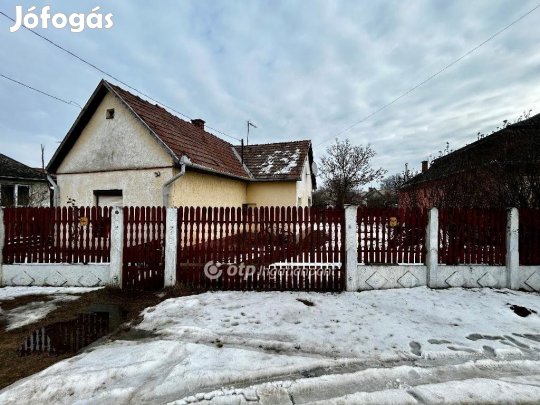 Vámospércsi eladó 44 nm-es ház