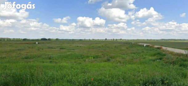 Vámosszabadin közműves építési telek eladó