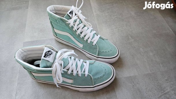 Vans 40.5-es velúr bőr újszerü cipő eladó