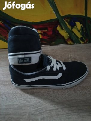 Vans 42-es bőrcipő.