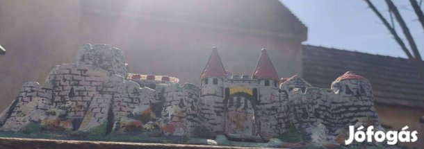 Vár (dioráma, akvárium)