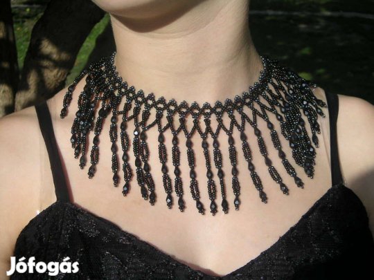 Váraljai cseppes-rojtos nyaksi