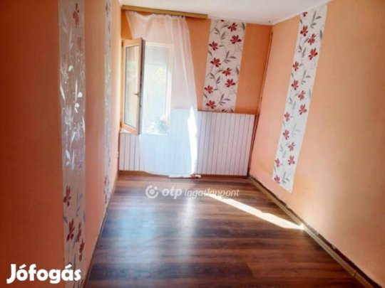 Várdombi 100 nm-es ház eladó