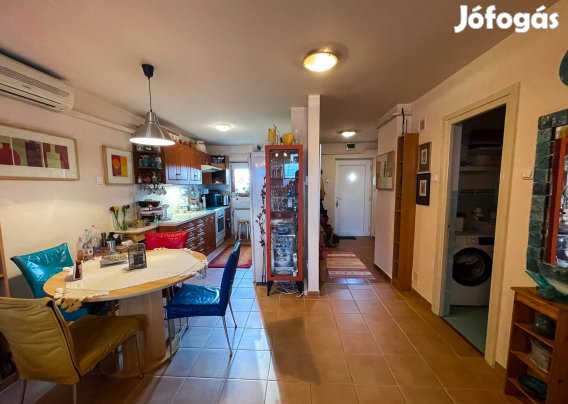 Vargakert,Trombitás utcán belső kétszintes lakás eladó