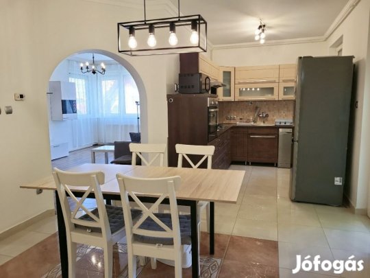 Vargakertben igényes, nappali+3 szobás lakás kiadó