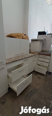 Variálható elemes konyhabútor gépekkel 