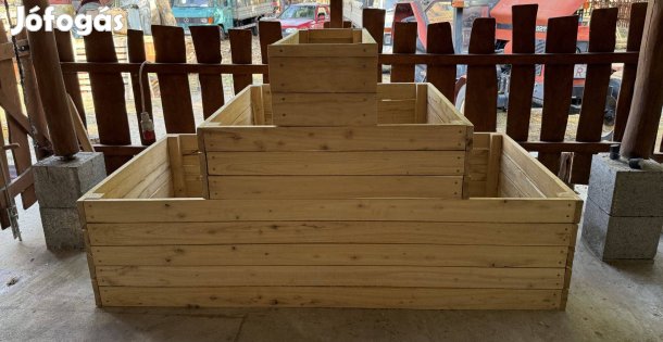 Variálható szintes akác magaságyás