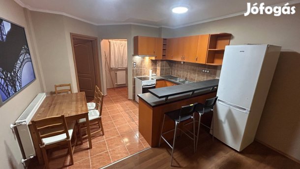 Városközpontban eladó 63 m-es lakás saját udvari parkolóval az árban