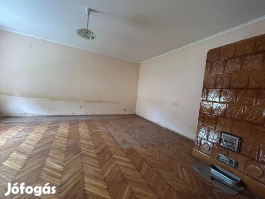 Városközponti Lakás eladó autóparkólóval !