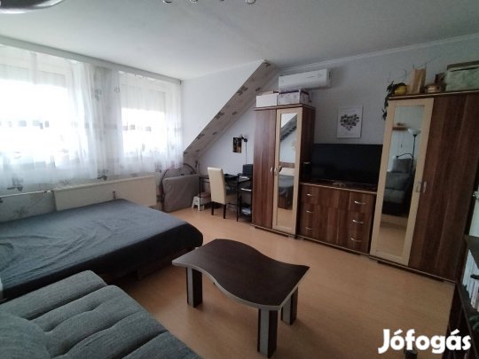 Várpalota 4. emeleti lakás