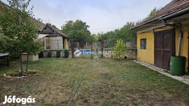 Várpalota, 3 szobás napelemes családiház eladó