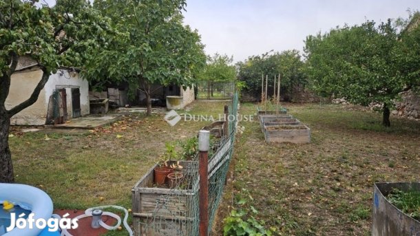 Várpalota, 3 szobás napelemes családiház eladó