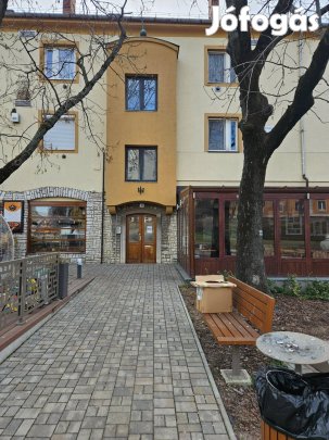 Várpalota központjában 50m2. alapterületü tégla építésű lakás eladó