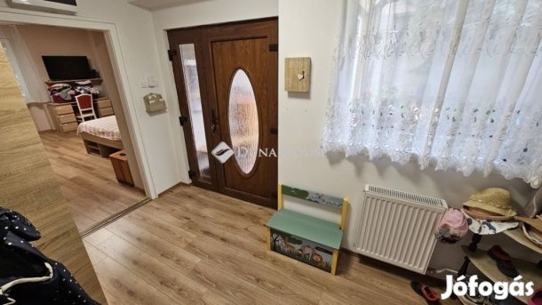 Várpalotai 105 nm-es ház eladó