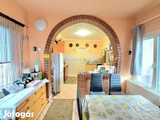 Várpalotai 119 nm-es ház eladó