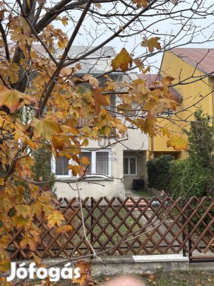 Várpalotai eladó tégla sorház