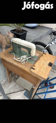 Varrógép asztallal