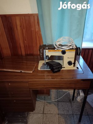 Varrógép asztallal