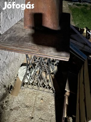 Varrógép bobin  láb hatású 