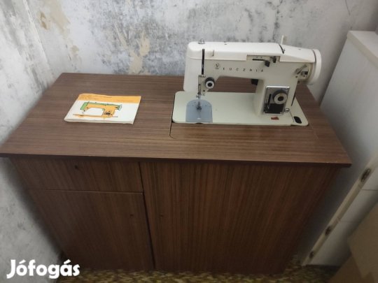 Varrógép tároló asztallal 3 fiok Újszerű Retro 