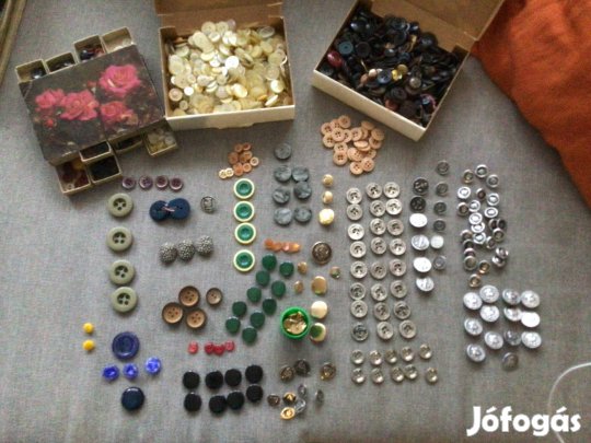 Varrónők figyelmébe! Különféle méretű, és színű gombok eladók!