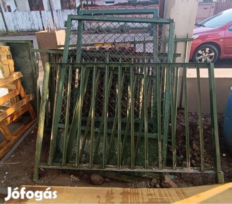 Vas kerítés bontott