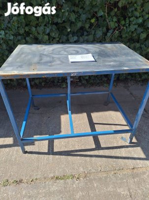 Vas munka asztal rozsdamentes felső résszel