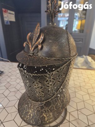 Vas sisak dísztágy