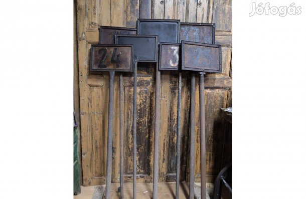 Vas táblák, 19. századi szegecselt vas lemez táblák, számozott ipari