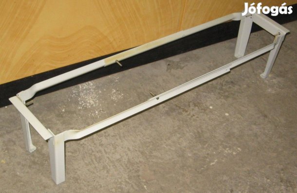 Vasállvány, világosszürke festett