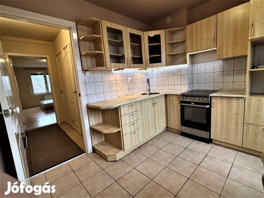 Vásárhelyi úton felújított 47 m2-es 3 emeleti 2 szobás lakás