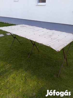 Vásározói puska asztal.