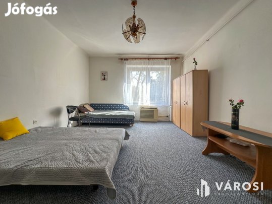 Vásártéren 1 emeleti lakás eladó!