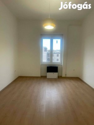 Vásáry István utcán 2 szobás felújított tégla lakás eladó!