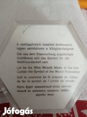 Vasfüggöny emlék.