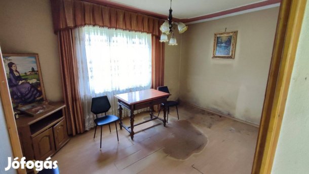 Vaskeresztesen eladó hétvégiház pincével