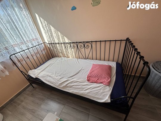 Vaskeretes ágy 