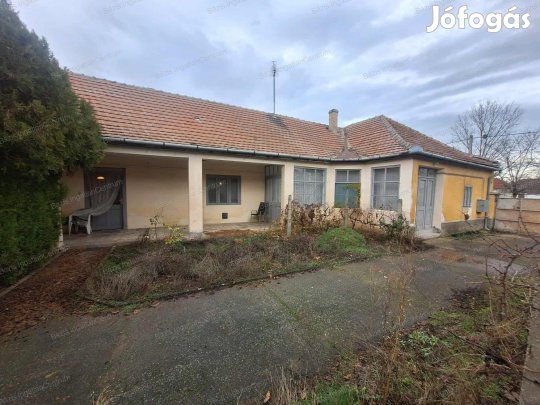 Vaskút csendes utcájában 4 szobás családi ház eladó